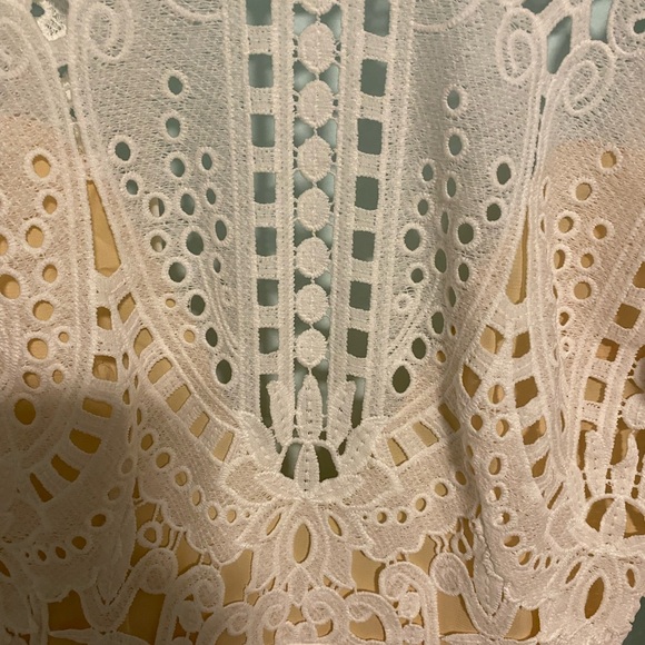 Elegant Lace Midi Dress in Cream - Picture 4 of 4